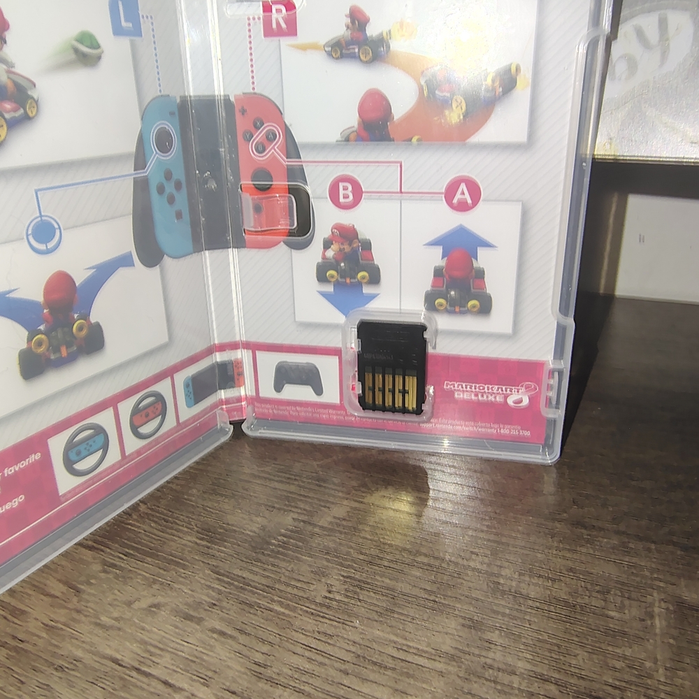 Nintendo Mario Kart 8 Deluxe Switch - Picture 3 of 5